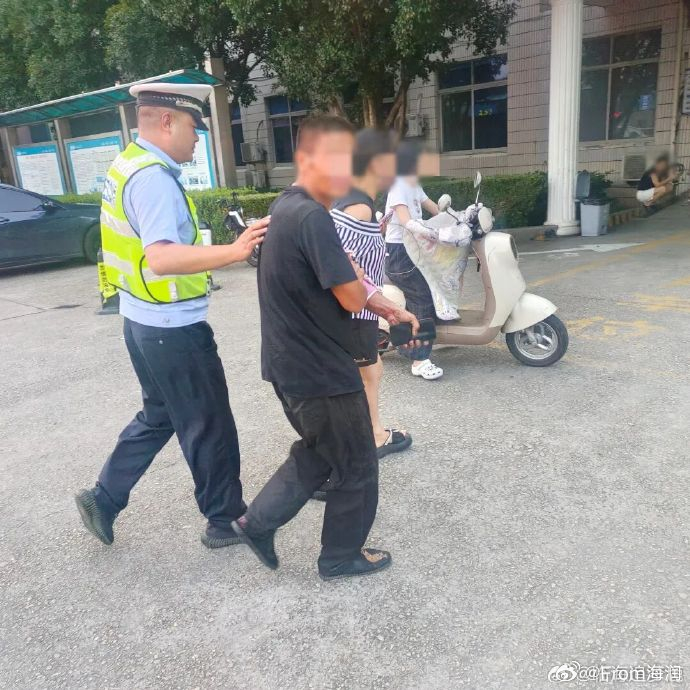 浙J3363警拉响警笛开路跑出生命时速时间就是生命！执勤民警迅速制定护送路线，即