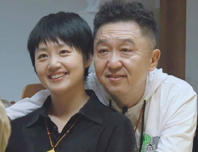 相声演员于谦的人品怎么样?
那年那综艺里面，于谦和他媳妇那一期老好看了。
于大爷