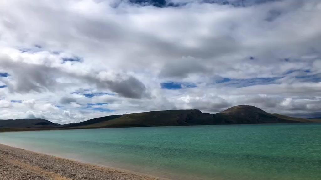 这个地方美得像童话，仿佛时间都慢了下来。这里的安静和美景，让人忍不住想一直停留。