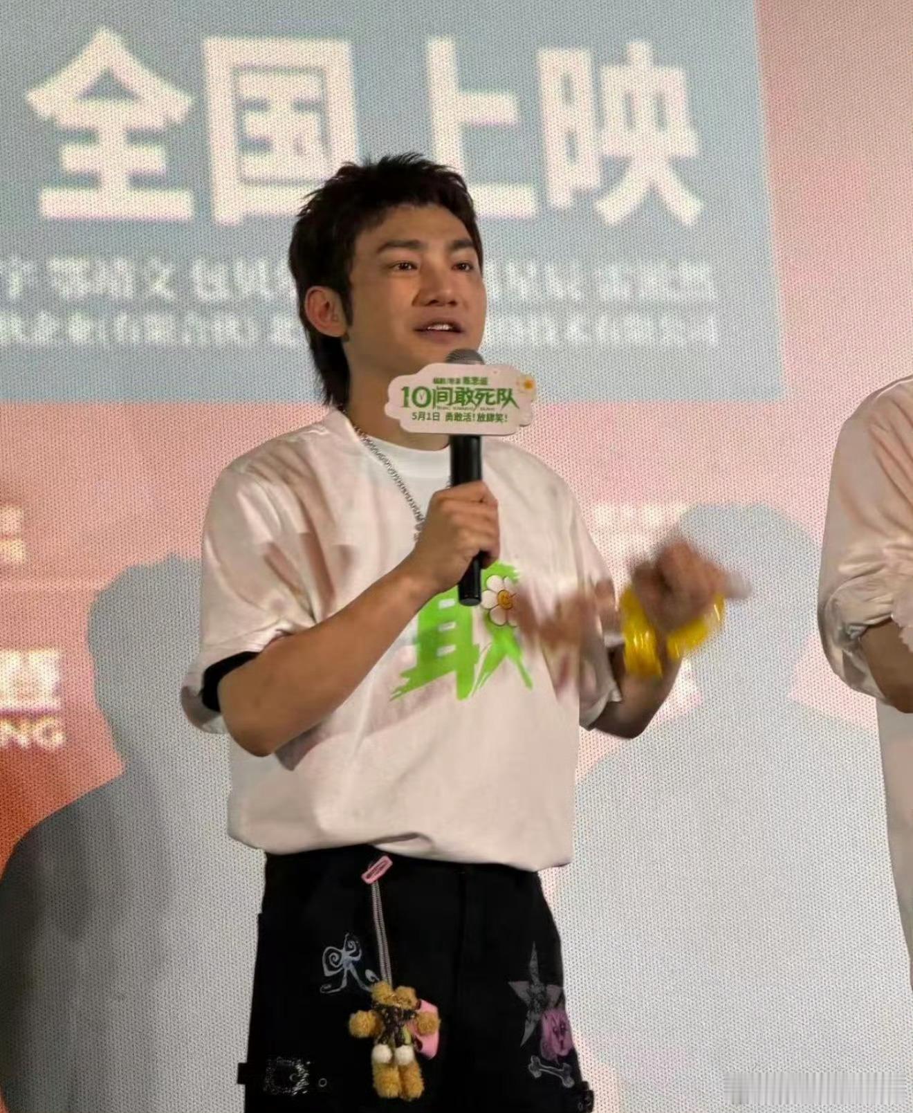 蒋龙杨超越张弛演我被点名 杨超越 谁懂啊！蒋龙杨超越张弛完美复刻普通人被点名瞬间