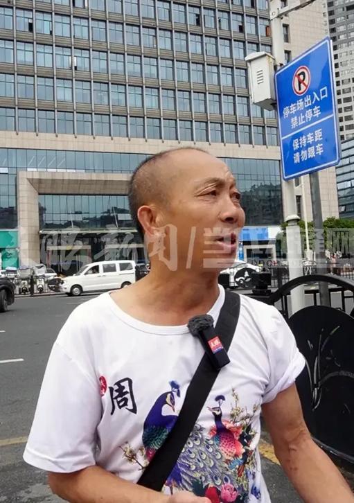 比周扒皮还狠！ 贵阳的电工李师傅，在一家单位老老实实干了整整26年，临近退休满心