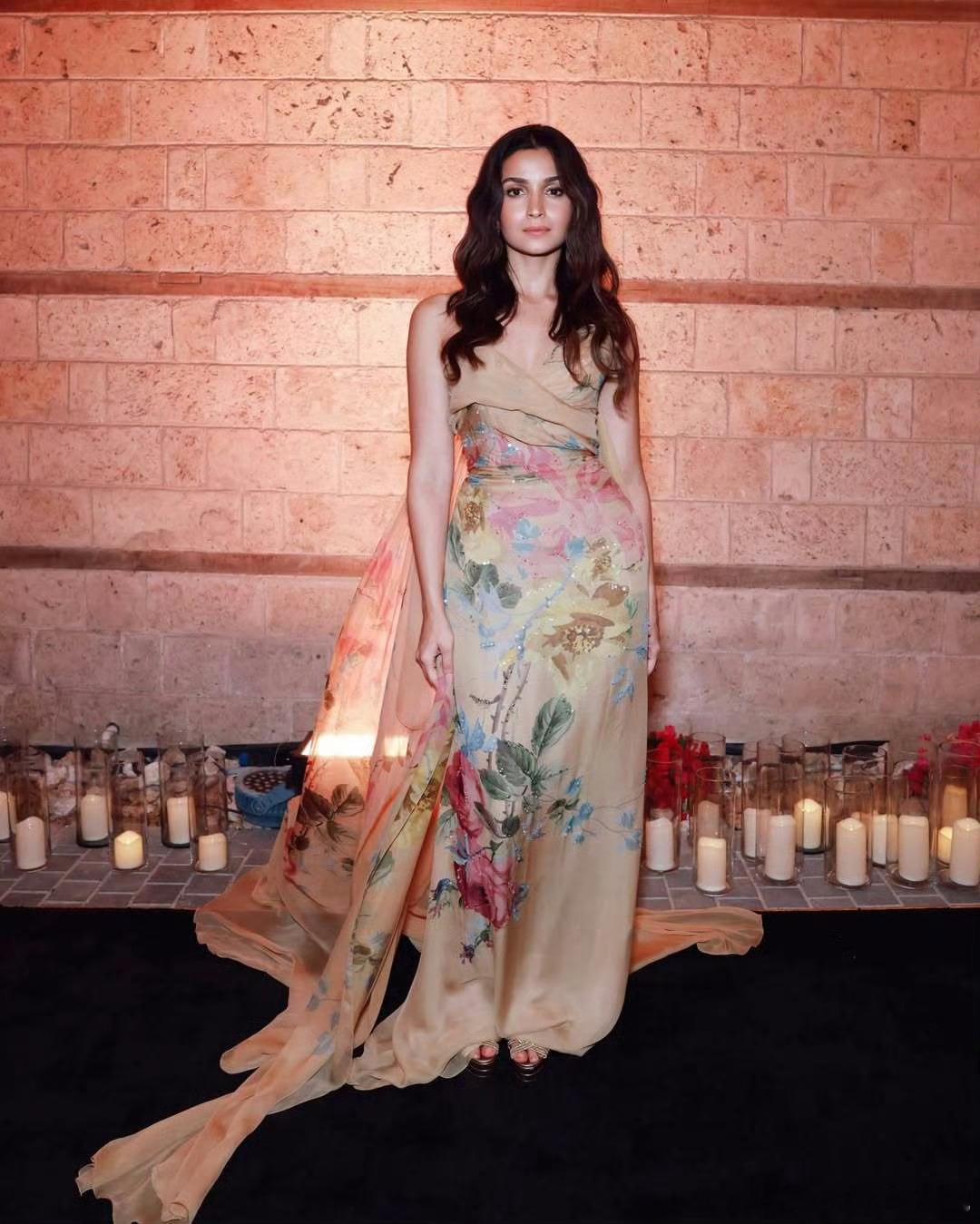 这套Elie Saab 2025秋冬高级定制也曝光了，被Alia Bhatt上身