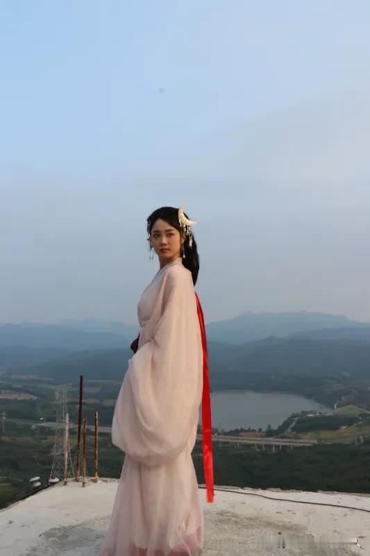 【舞钢这座山太有历史感啦：西螃背山山寨遗址前身，据说是楚长城的一部分】来漯河的朋