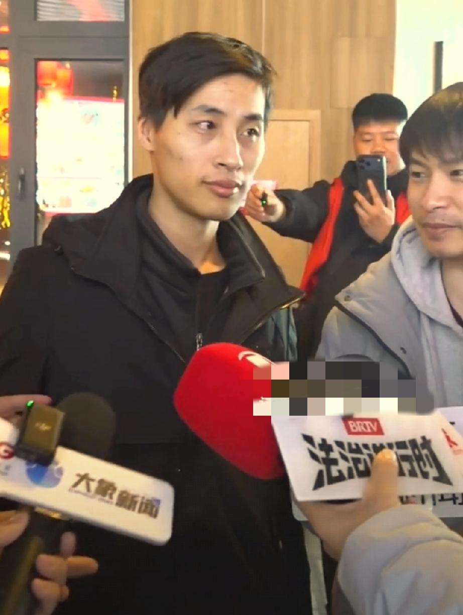 张云鹏如果能移民国内就好了，在加拿大，虽然他跟养母关系相处的很好，但是，对于有9