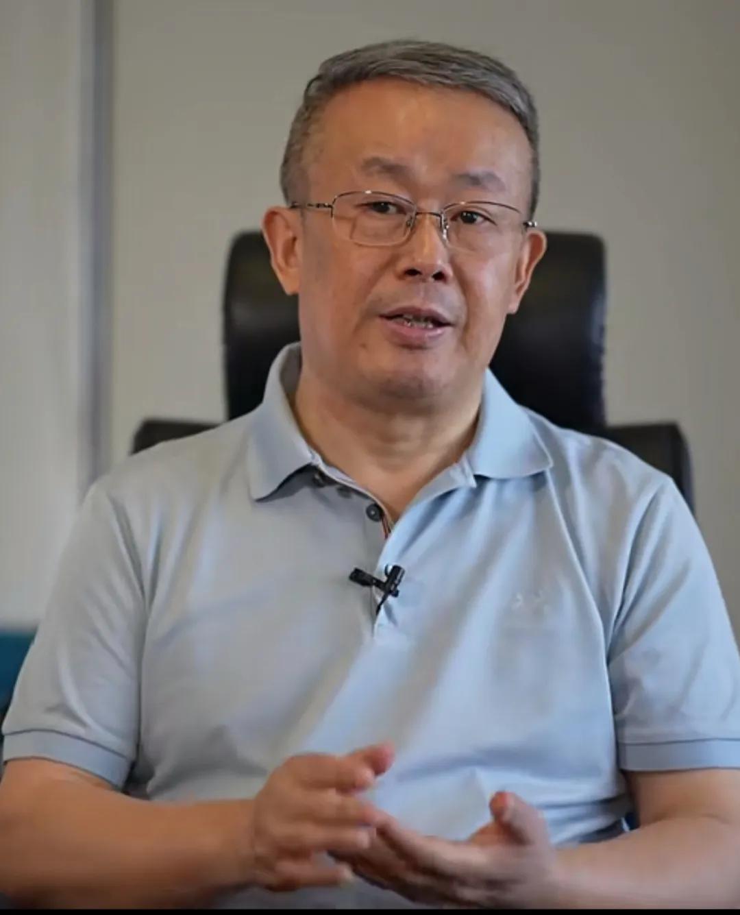 项立刚谈充电宝。项立刚先生谈到，近期民航局要求充电宝必须带有3C认证，否则过不了