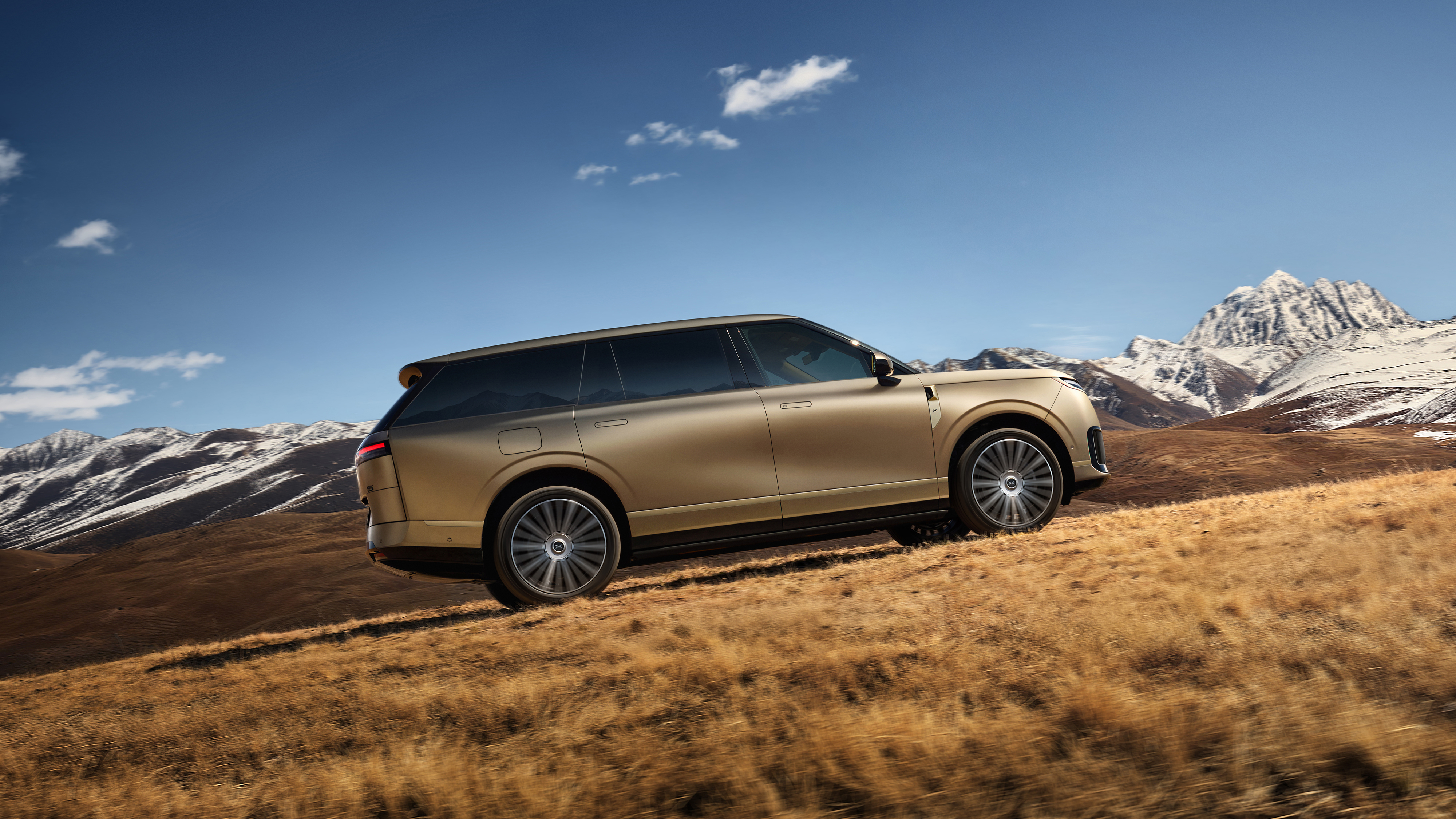 小鹏GX，为物理AI时代而来。集小鹏前瞻科技之大成，在 安全、底盘、智驾、空间 