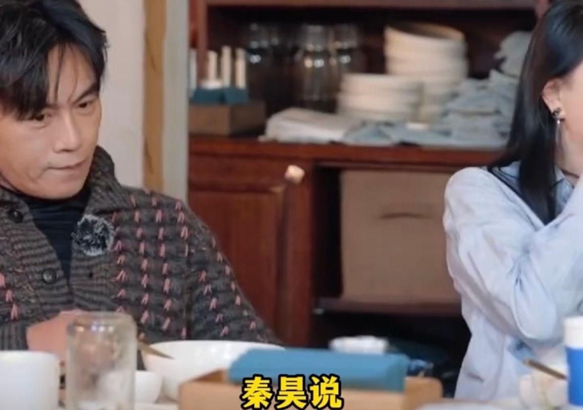 秦昊说曾和伊能静喝断片了睡在大街上 这段太好笑了，秦昊说曾和伊能静喝断片了睡在大