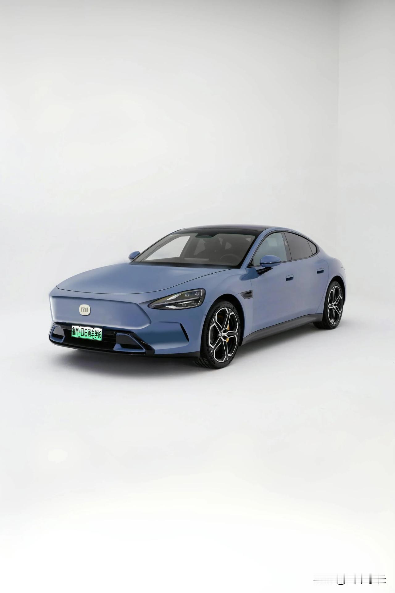 小米SU7的车头过于低趴不够饱满大气，这样改一下是不是更好看了