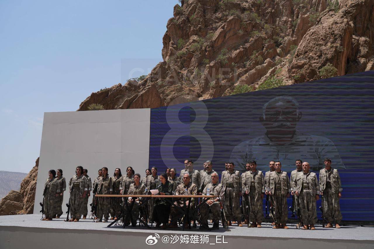 根据约定，今天有一批库尔德工人党成员销毁武器投降。 ​​​