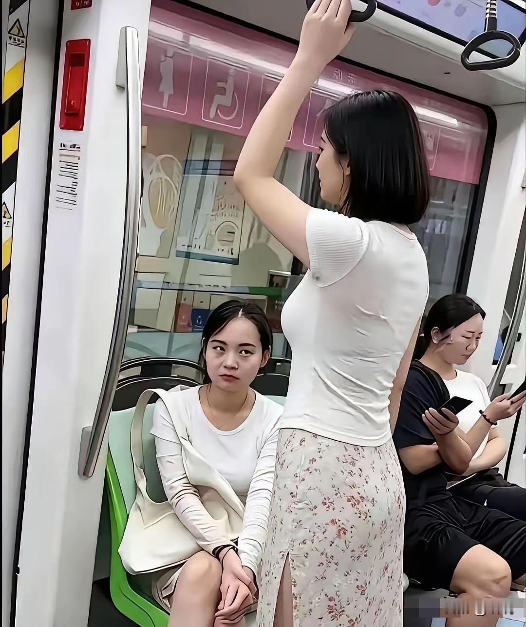 明明有座位了，为什么用这种眼神看她
