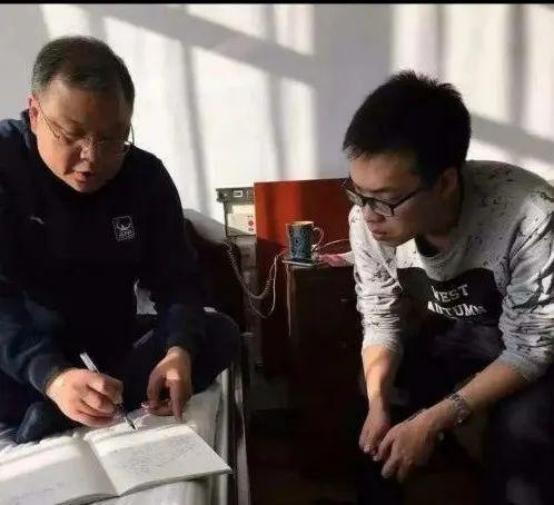 “就算会被万人唾骂，我也要改了国籍去英国！”但当他再回到中国时，竟让2009年美