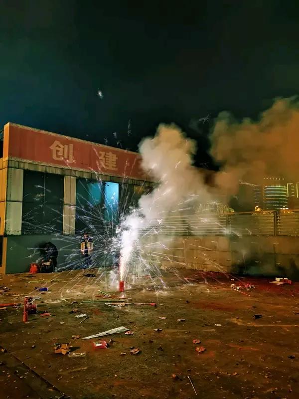 为什么北上广年轻人不爱跨年倒数了是的。跨年夜，广州这边，近处稀稀拉拉响了几声鞭炮