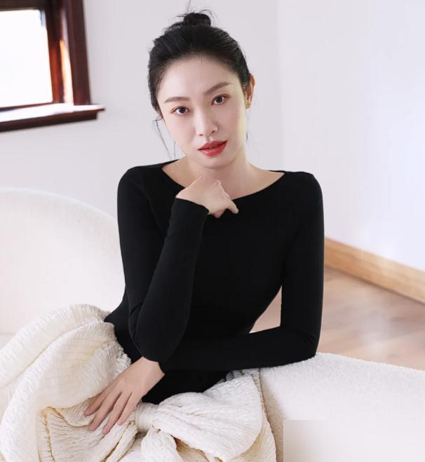 《漫长的季节》里，有个角色叫黄丽茹。

演她的演员，叫王佳佳，38岁。

拿到这