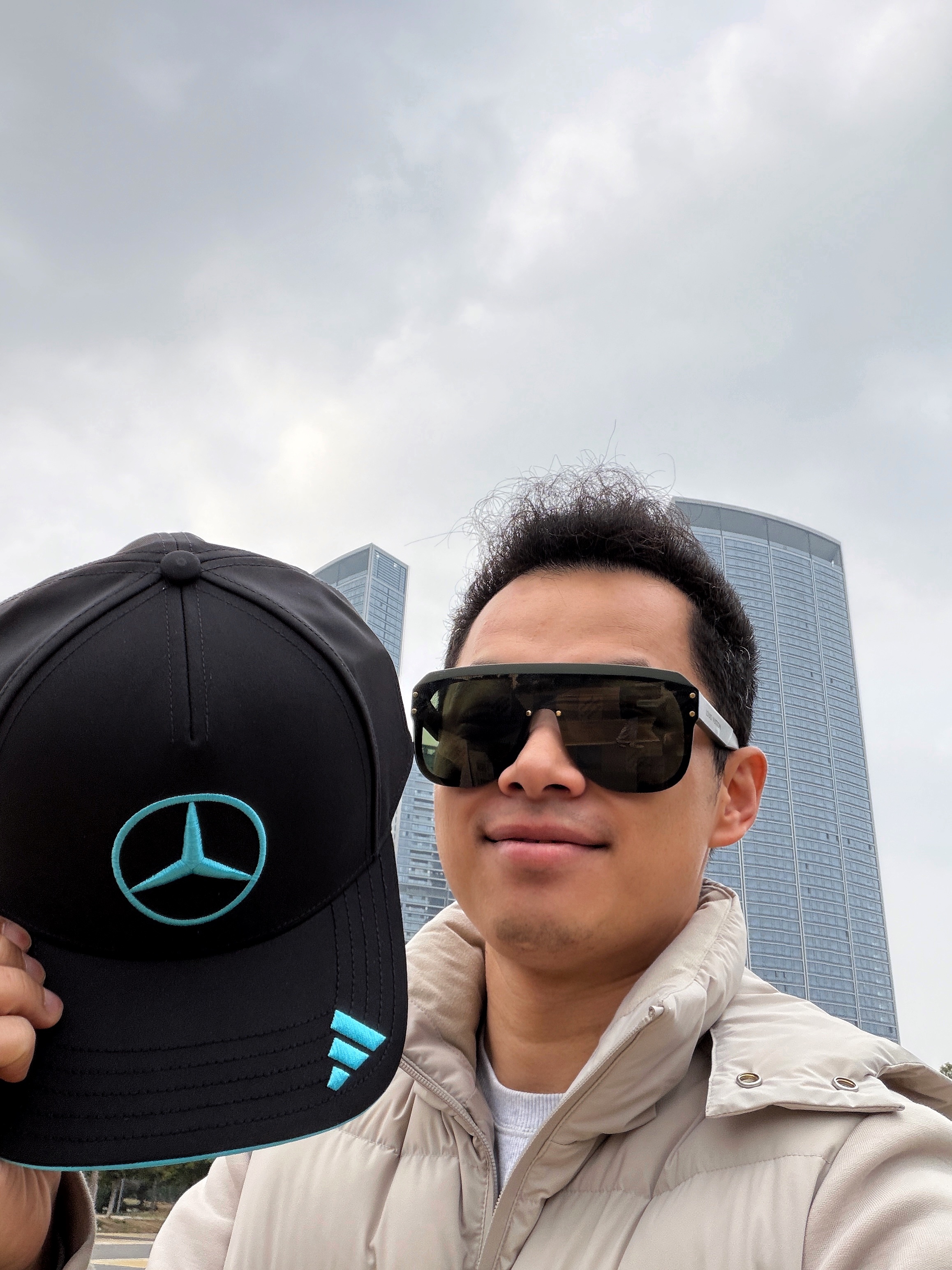 周末了，先来兑现承诺🎁。这支adidas x 梅赛德斯AMG F1车队联名棒球