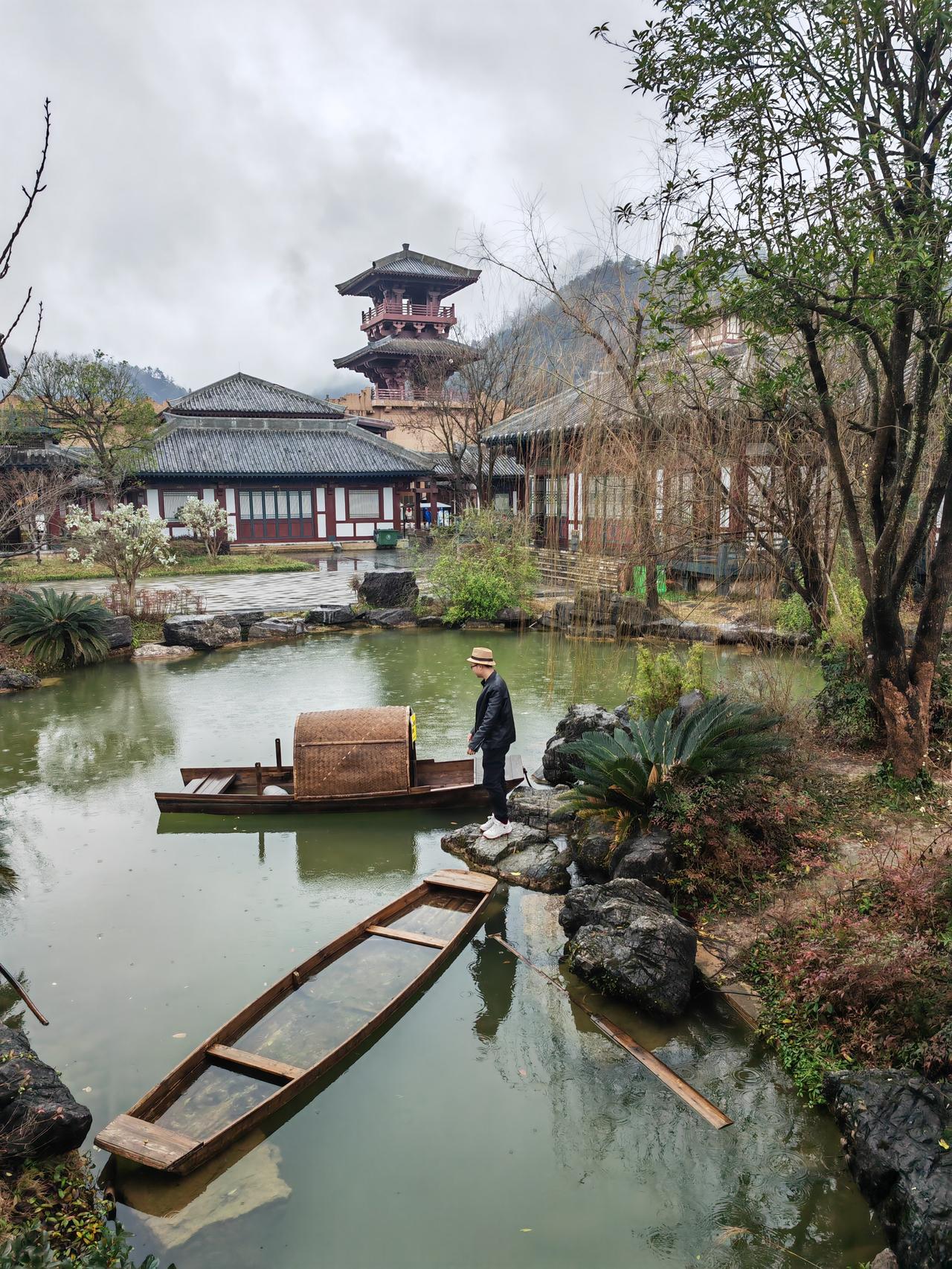 兄弟们呐，今天跟你们唠唠我的交易血泪史。想当年我刚入行时炒股票，那叫一个热血上头