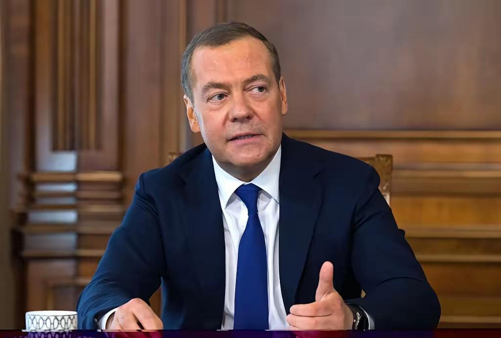 美国赢麻了，俄罗斯输惨了。

不是输在顿巴斯的战壕里，是输在了地缘格局上。四年炮