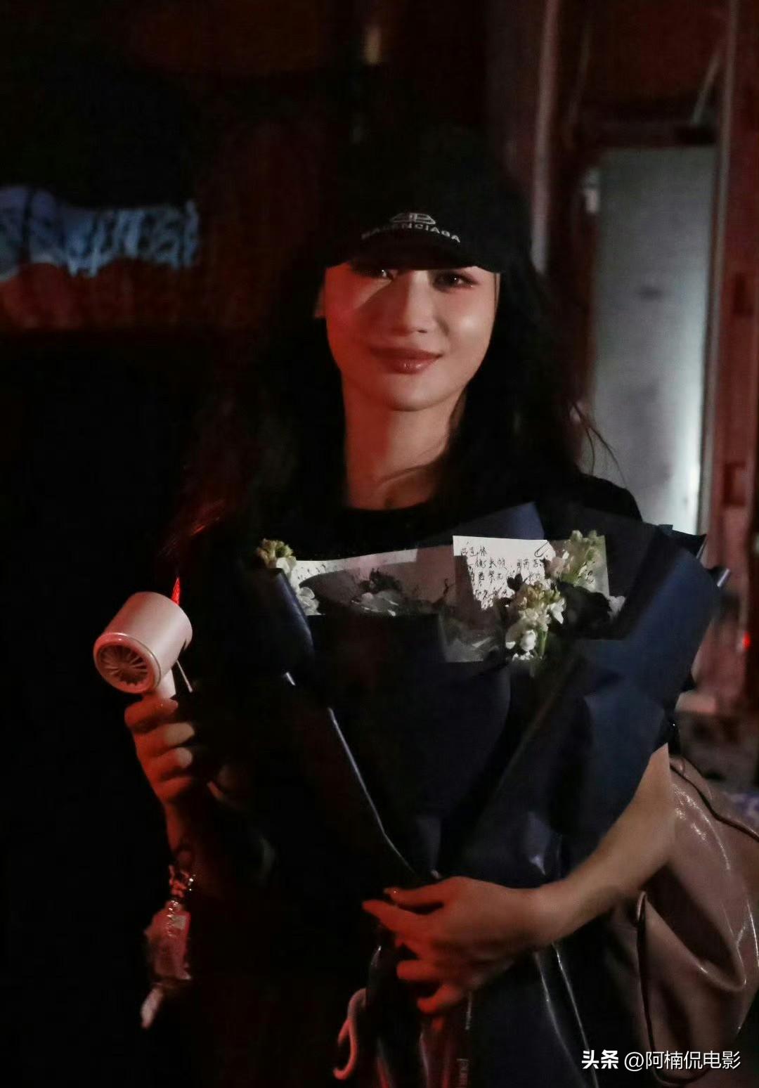 这下真相直接大反转，所谓抢角完全是无稽之谈。何宣林在《万花世界》只拍四天就杀青，