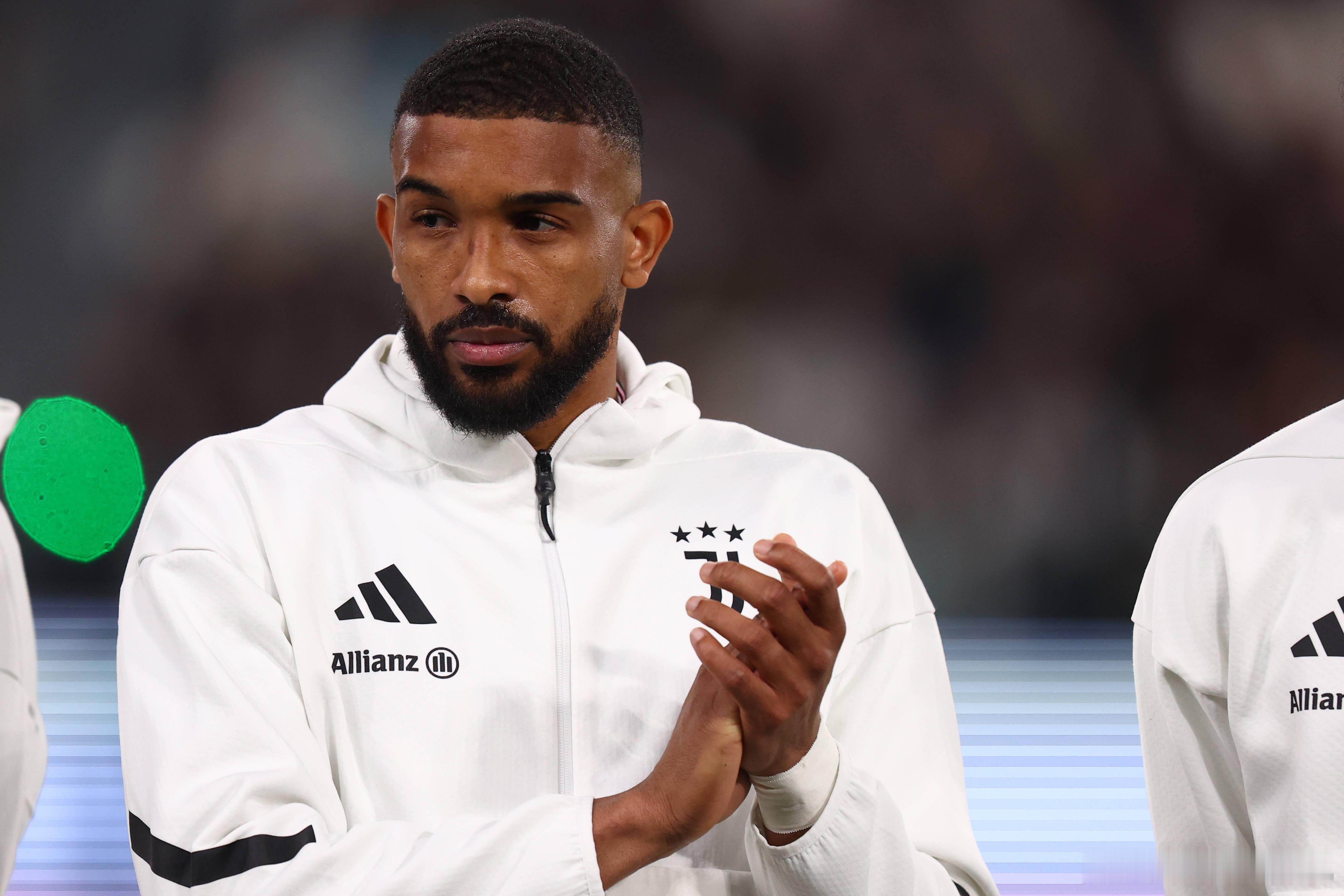 尽管有一些关于布雷默可能离开尤文的传闻，但这位巴西后卫并未考虑离开斑马军团，反而