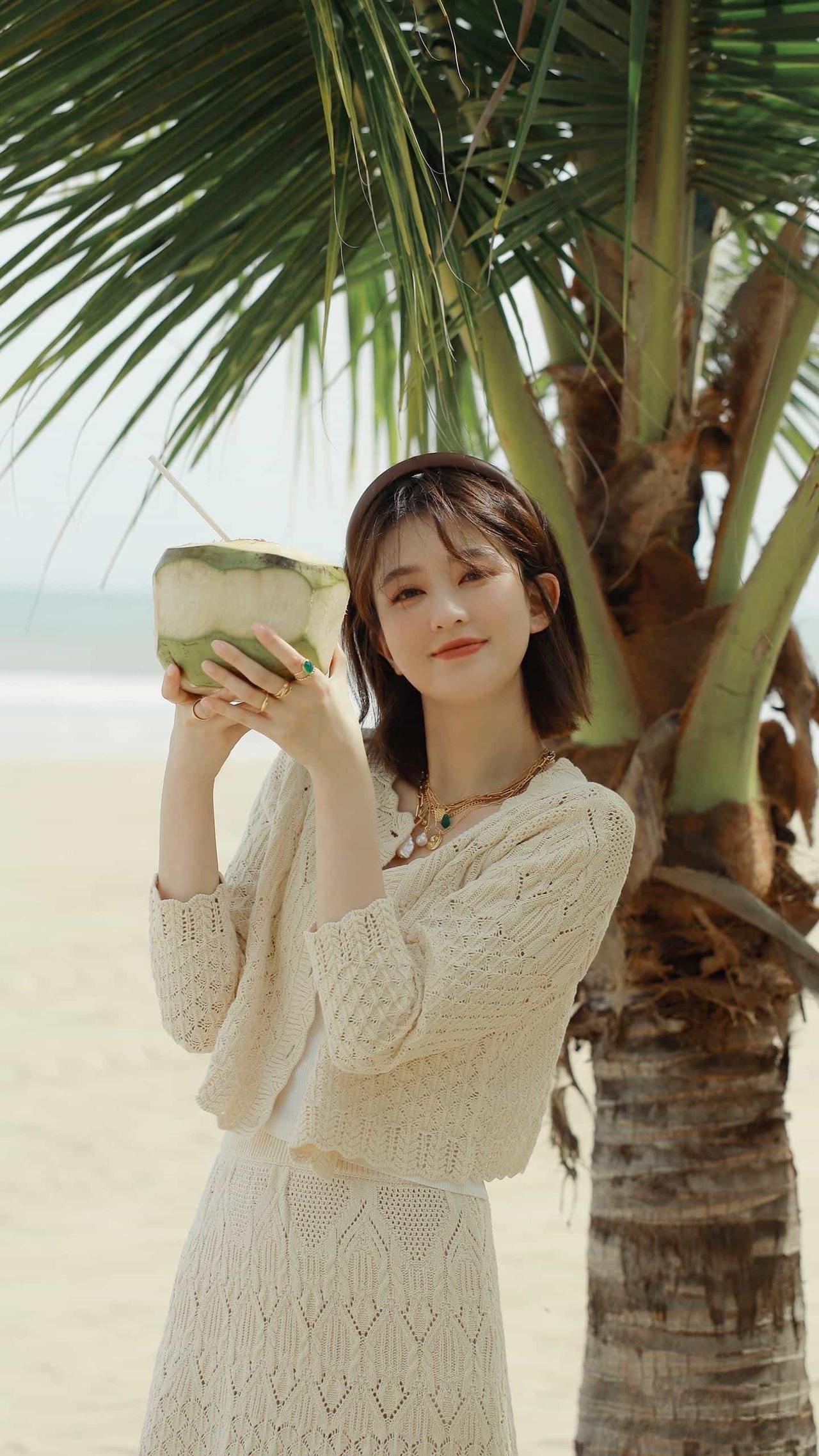 搞笑有趣的歇后语
1、光屁股跳舞——丑态百出
2、老太太来月经——没有的事
3、