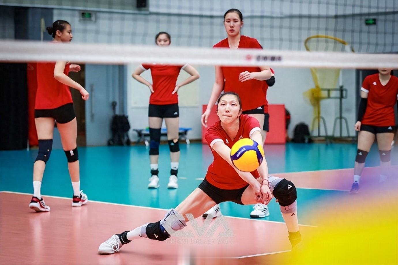 年轻小将挑大梁！中国女排首批集训晒照，接应位置或迎来新答案？