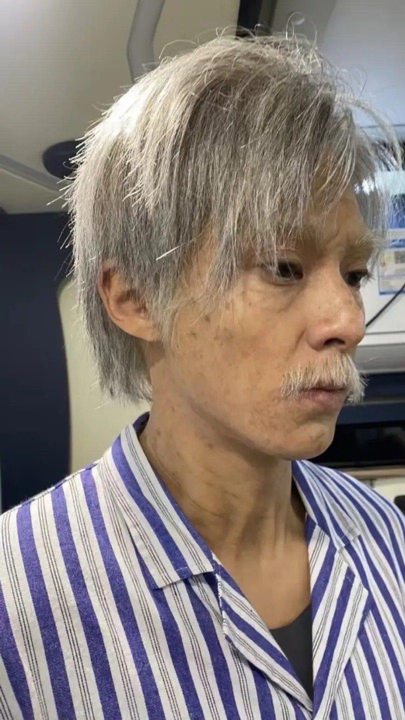 王鹤棣眼神真的没办法化妆，还有整个人散发出来的状态不像老年人 ​​​