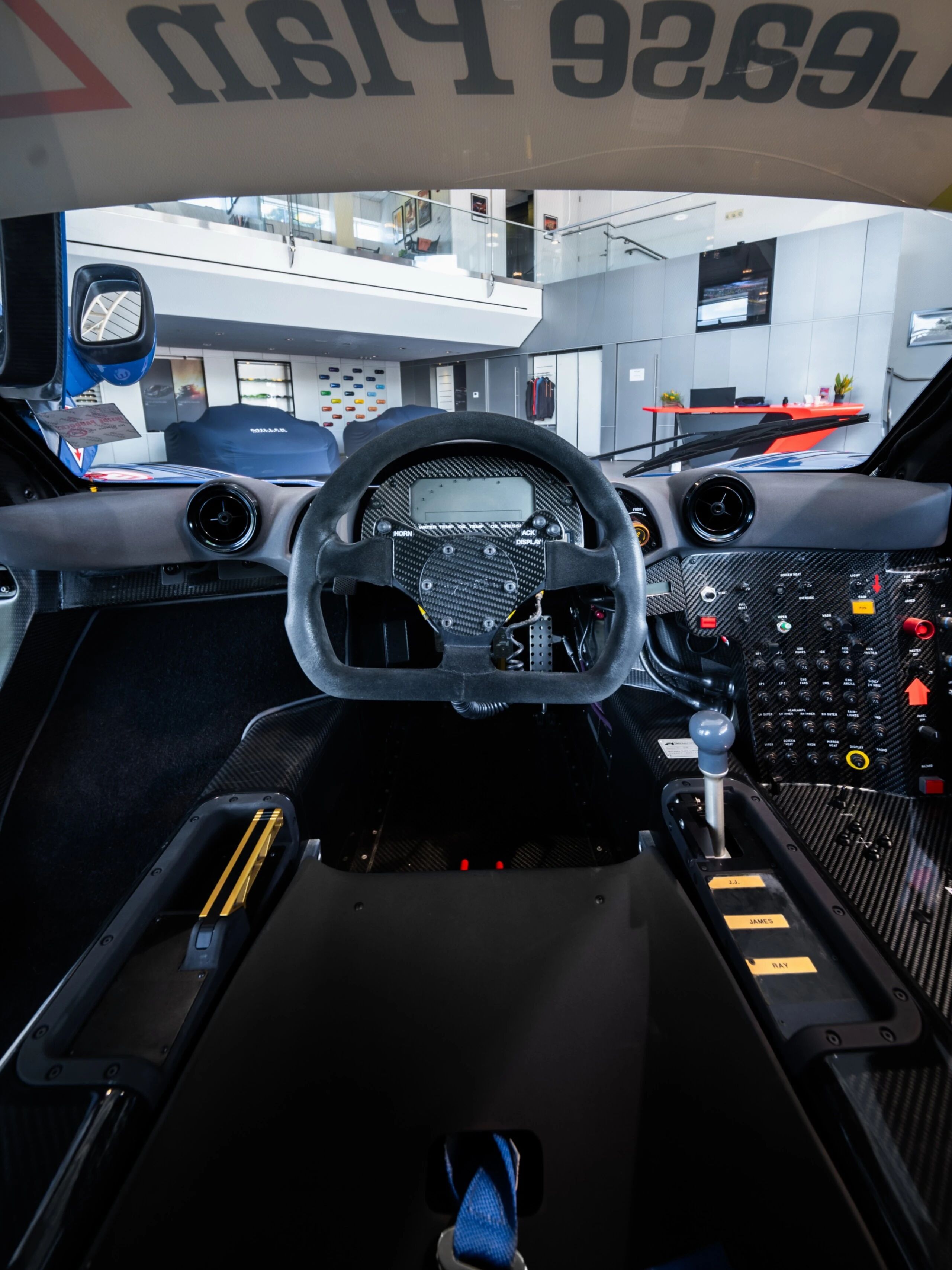 迈凯伦F1GTR(McLarenF1GTR)，采用了经典的海湾石油(GulfOi