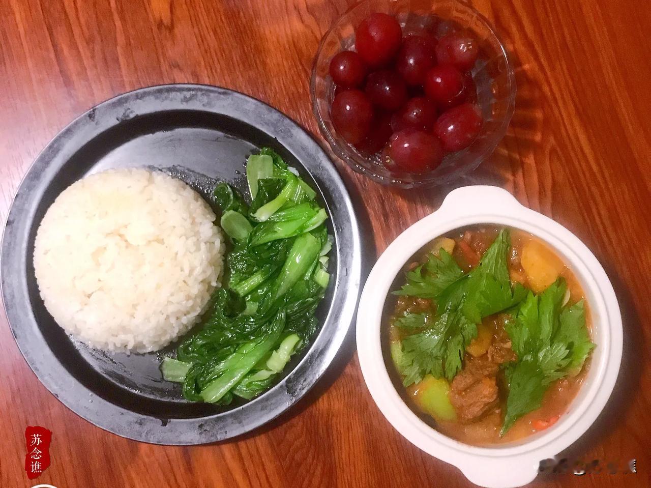 开心地吃碗炖牛肉～^_^