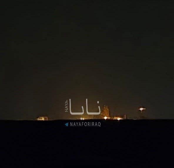 美军驻扎在叙利亚东部的Kharab al-Jir军事基地在夜间持续发生爆炸，推测