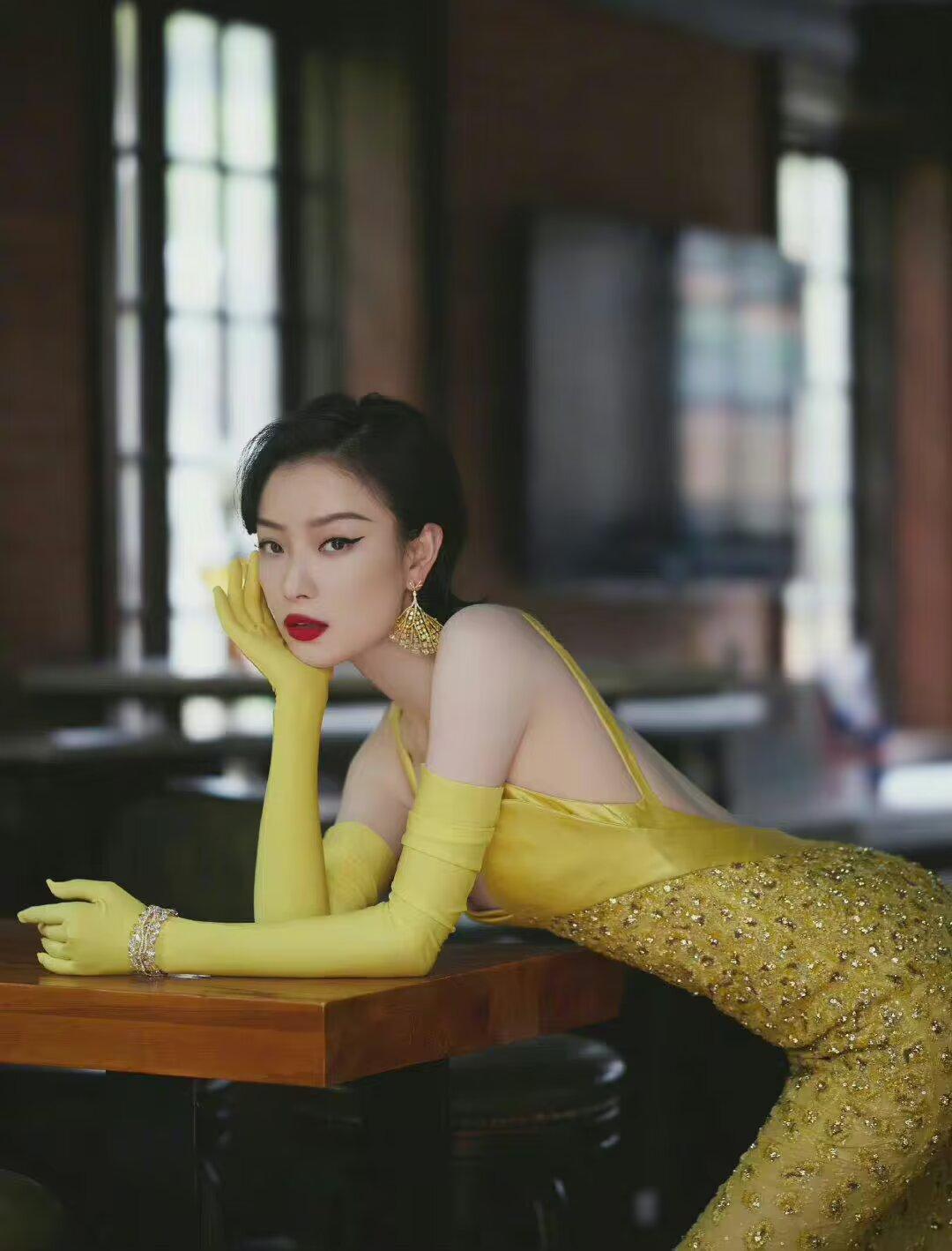 《废都》作者在其小说里，把性行为的文字都故意省略了，吊足了一些人胃口，他女儿用最