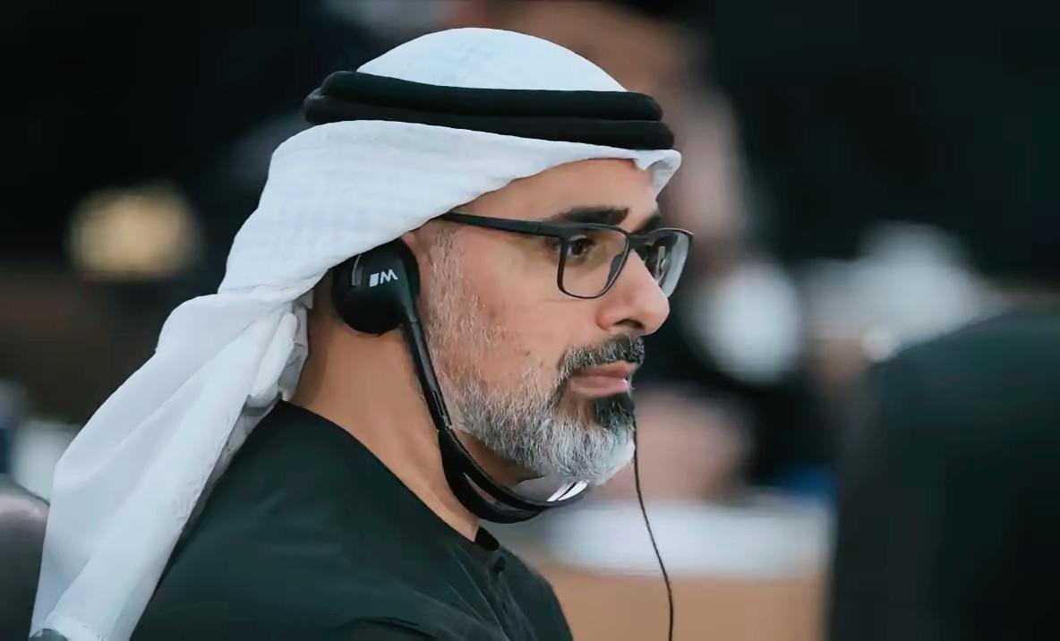 阿联酋服软了！
4月15日，据中东媒体透露，阿联酋副总统曼苏尔同伊朗议会议长卡利