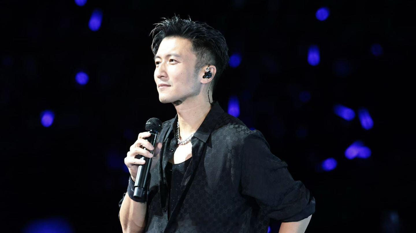 法拉利老了确实还是法拉利谢霆锋南京演唱会谢霆锋