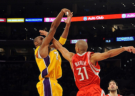 巴蒂尔：我从未说过我是科比克星，但我确实把手伸到他脸上