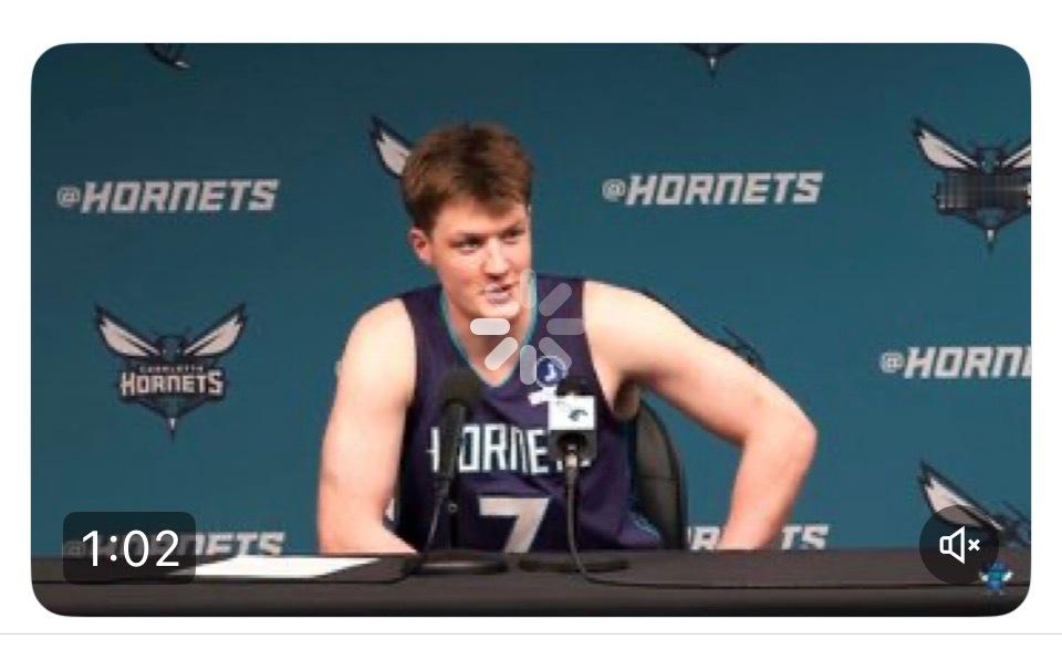 KK这这姿势很像领导开会