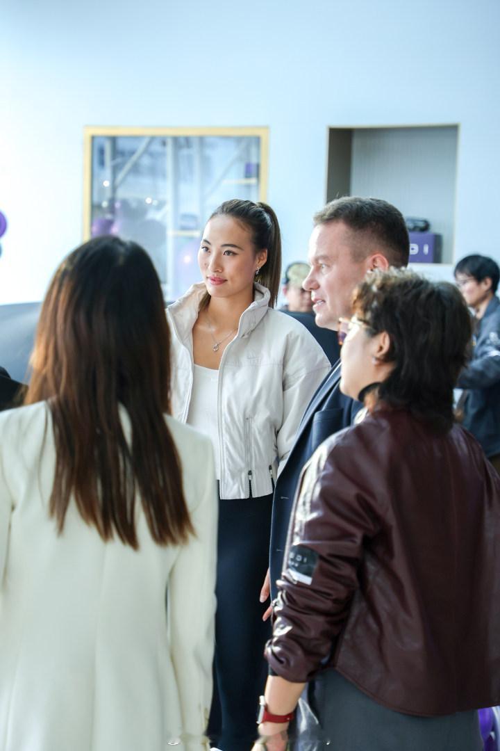 郑钦文的旅行新搭子 恭喜钦文喜提奥迪E5，正式成为车主一员不止是代言人，更是真心