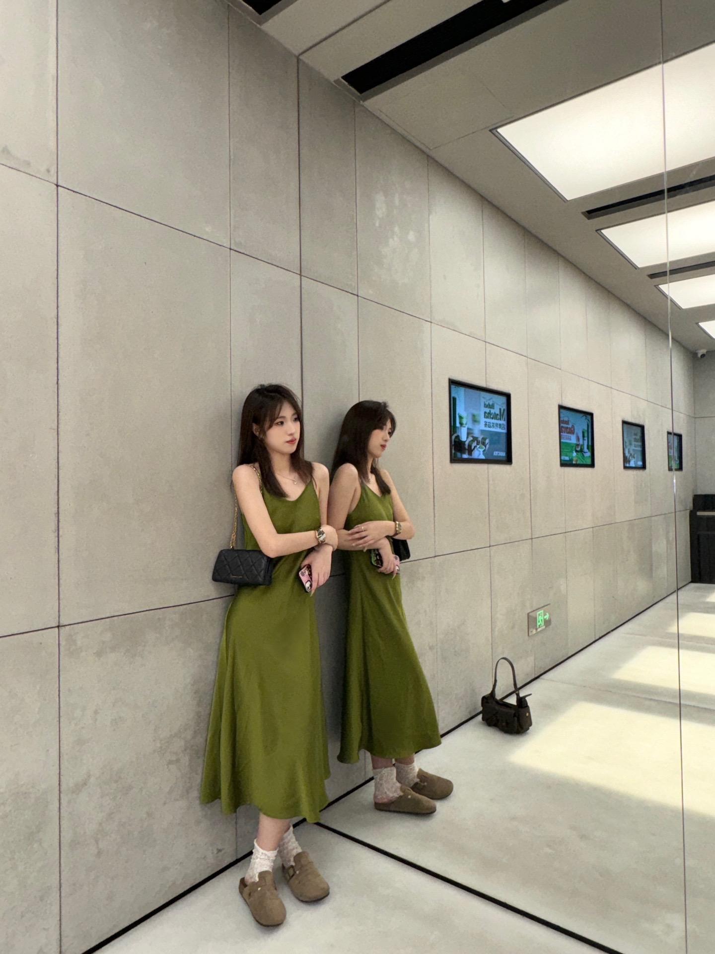 在重逢的街头 心跳比我先认出你