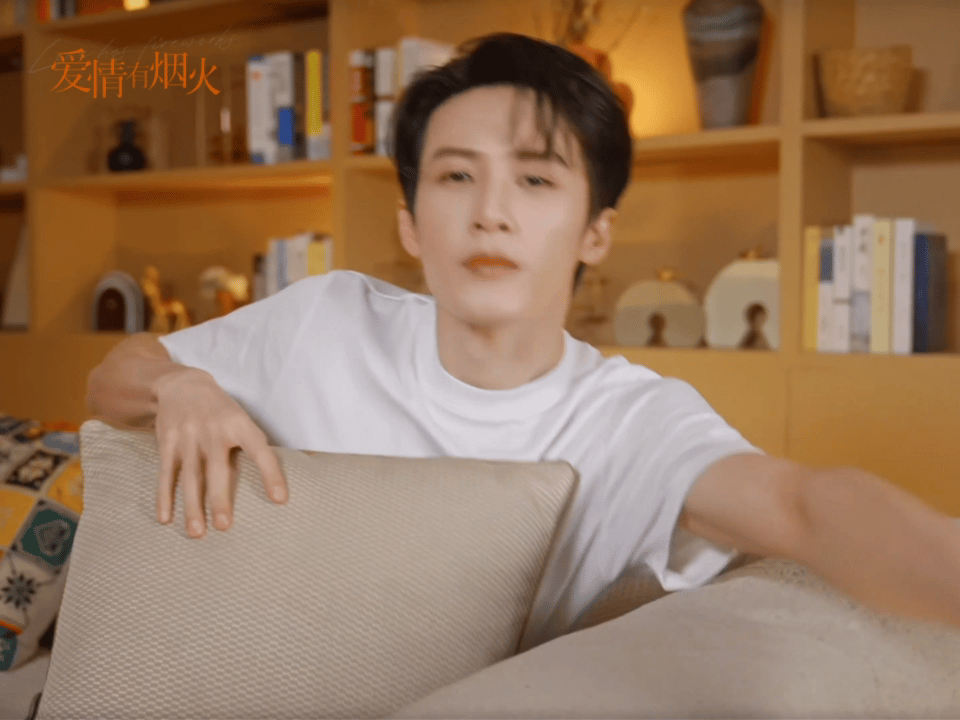 好消息：今晚爱情有烟火加更礼坏消息：非总要和我们说再见了一万个舍不得