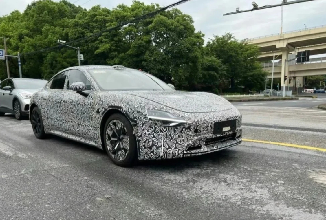 关于SU7改款的简单看法目前网上已经有关于su7改款的爆料图，但是相关配置都是个