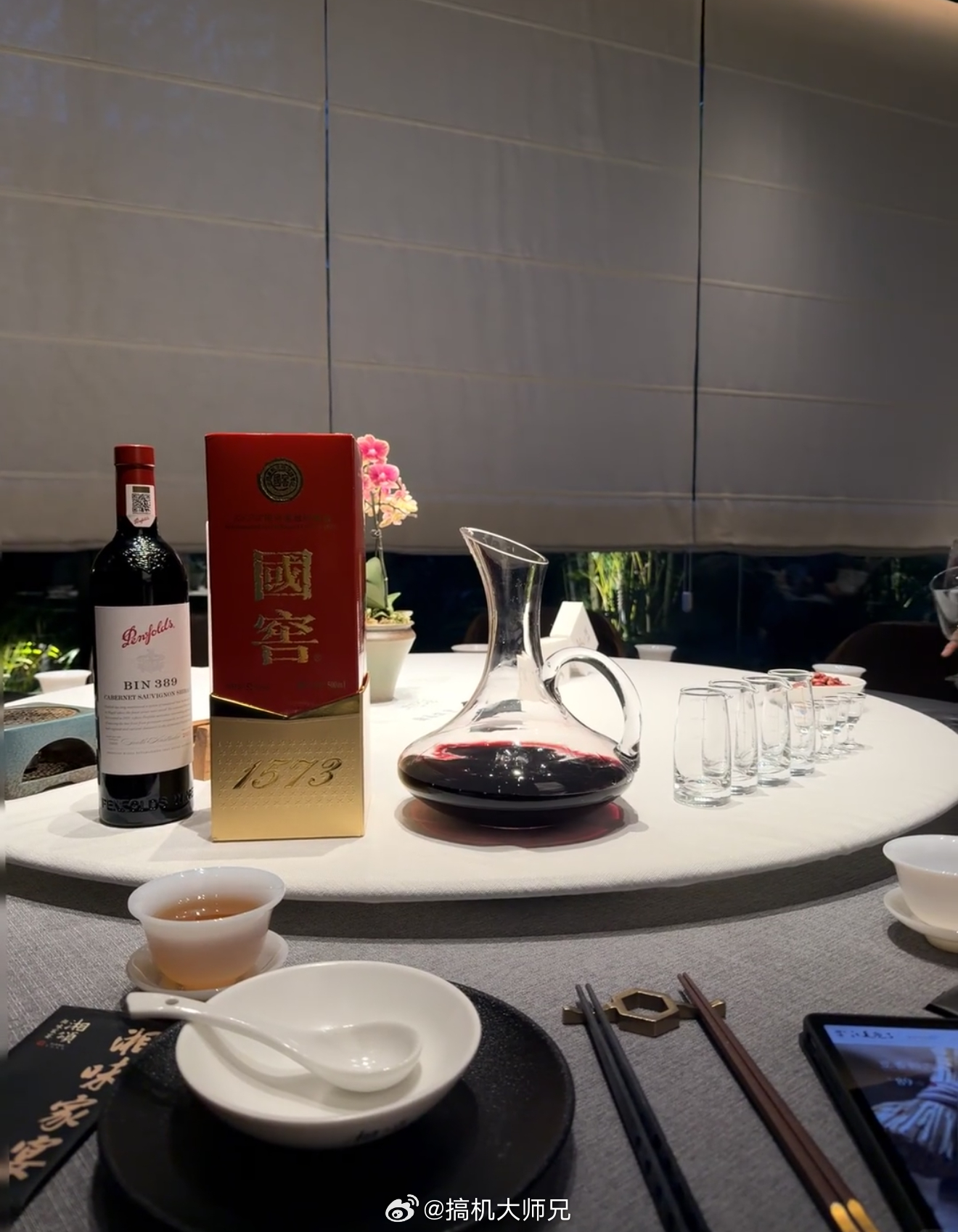 昨晚的酒还没吐完，今晚的又安排上了奔富389我一边喝一边吐会不会有点浪费