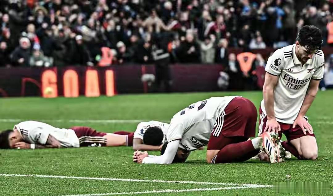 英超最神奇逆袭！维拉从保级区狂飙前3，连胜曼城阿森纳改写格局阿斯顿维拉堪称本赛季