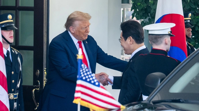 【驻韩萨德运往中东韩政府不知情】据新华社援引韩国SBS电视台新闻频道11日报道，