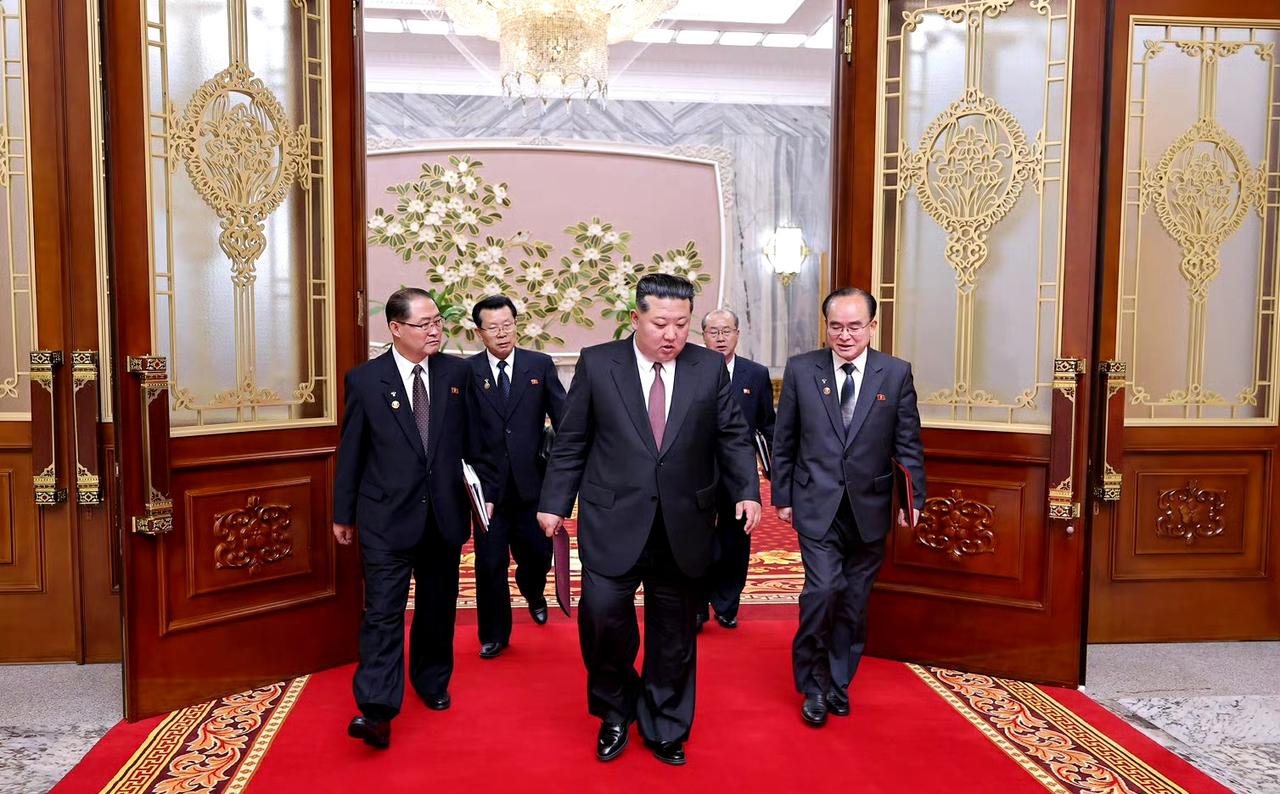 金正恩同志再次被推举为朝鲜民主主义人民共和国国务委员长