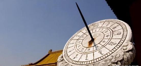 处决犯人在古代并不是随便安排的，通常集中在秋后执行，行刑时间还常被说成“午时三刻