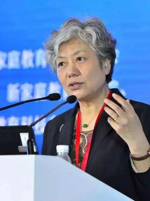 这下总算有法子治讹人了！扶老人无故被漫天索赔太难维权，李玫瑾直言无受伤证据就可按