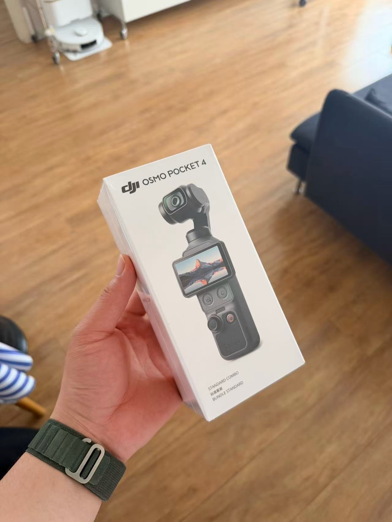 很多朋友问大疆Pocket4值不值得买？我的建议是如果你有Pocket3，平时只