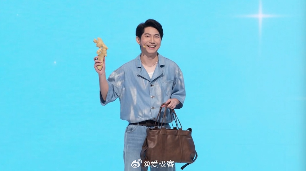 这是大姜 Pocket3 是吧？[doge]OPPOReno14新品发布会 ​ 