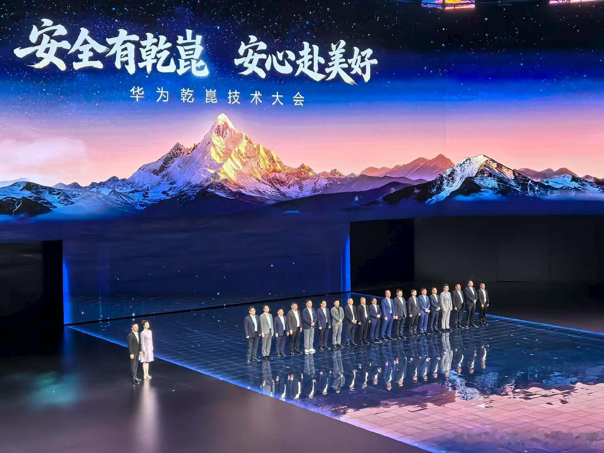 怎么有种“沙场秋点兵”的感觉？以前在车展开幕前，销售领导不都喜欢把人拉出来，列队