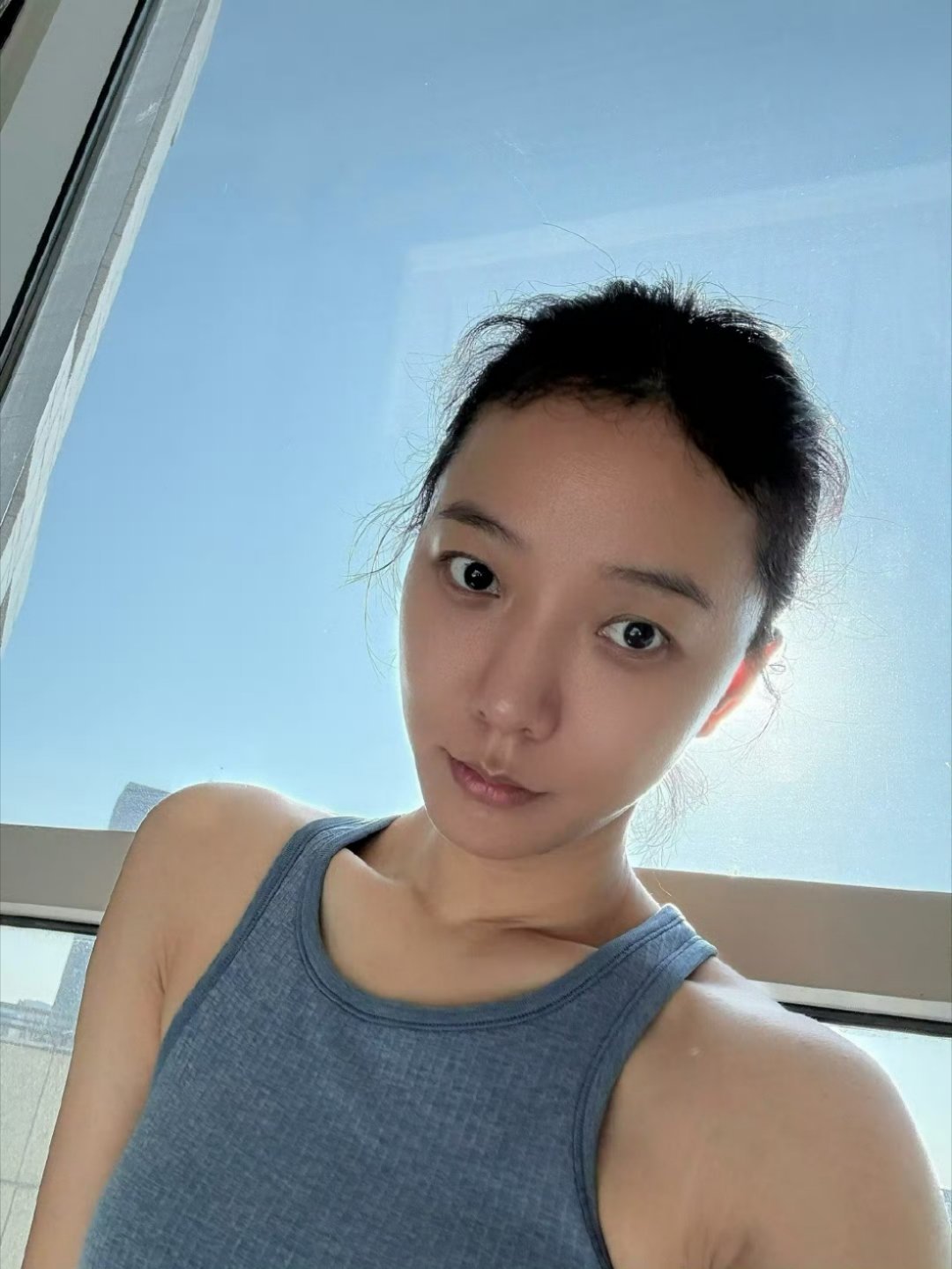 感觉王珞丹是不是又瘦了，没一个月没见，感觉又不是一个码了