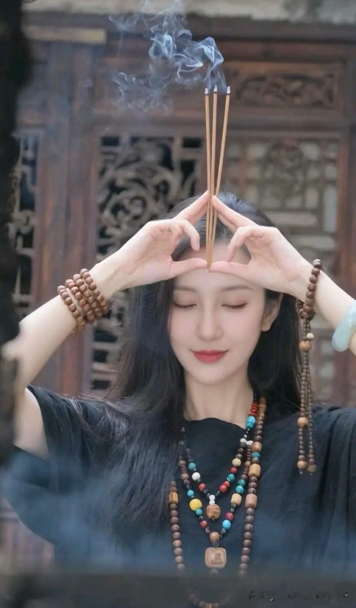 心静如水，焚香静心。