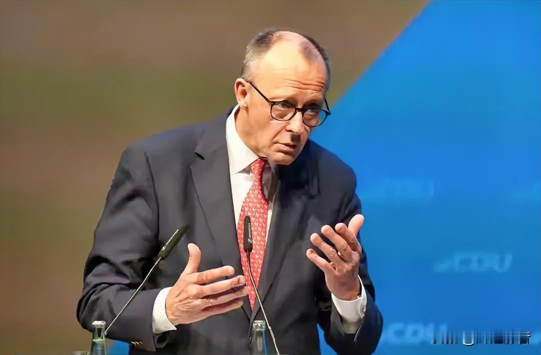 默茨公开批评特朗普：欧洲不再忍气吞声，跨大西洋关系彻底变天
 
这件事，远比表面