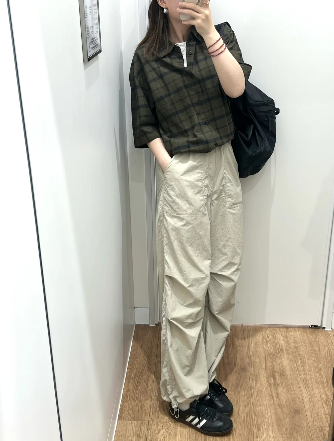 用伞兵裤搭3套简单日系风～